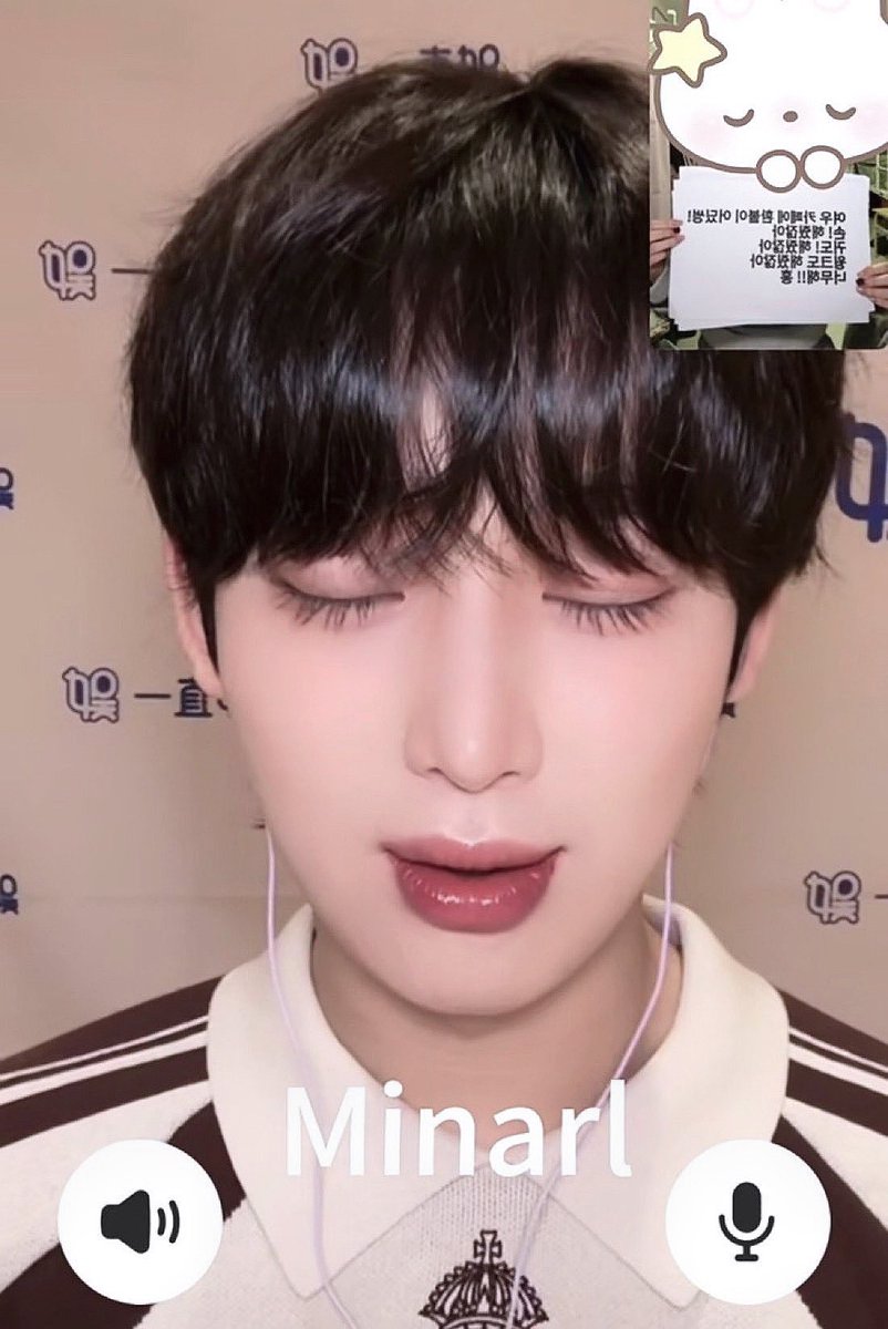 สมแล้สที่มีที่ดัดขนตาติดห้อง