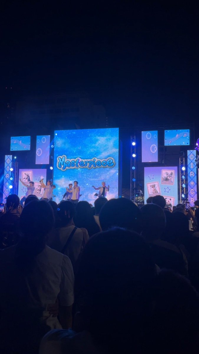 메리 tweet media