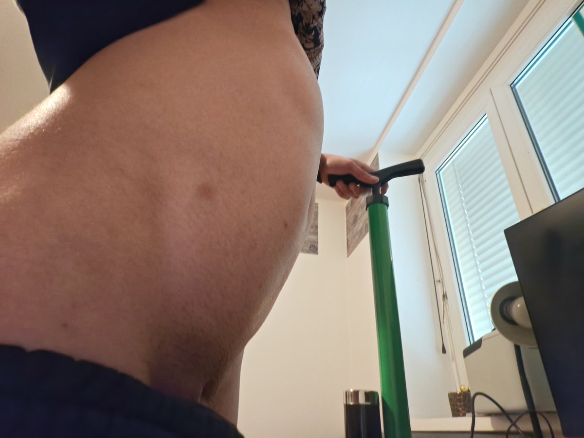 'FlatingFlatboi tweet media