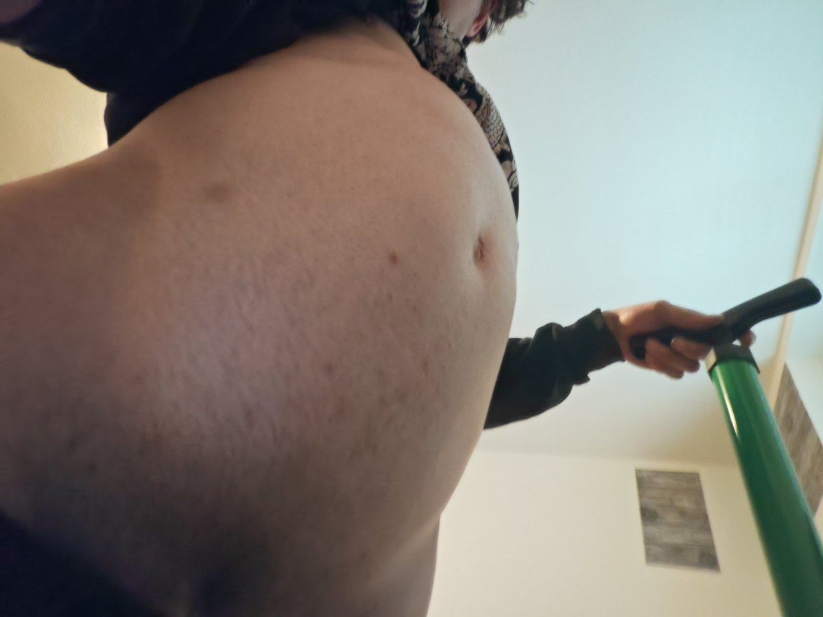 'FlatingFlatboi tweet media