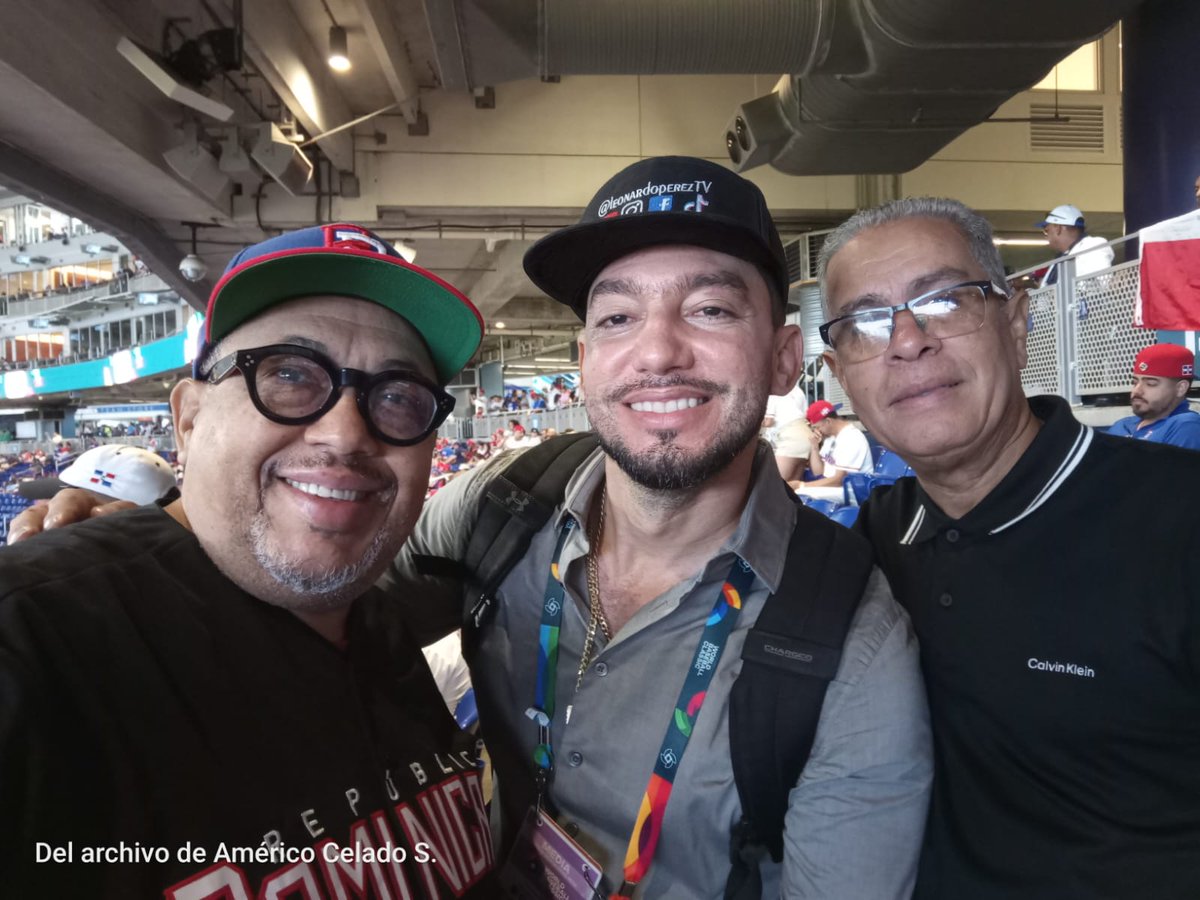CabreraAmerico's tweet photo. Los Américo con el colega Leonardo Pérez, disfrutando del Clásico Mundial de Béisbol. https://t.co/ViXQXIOfKH