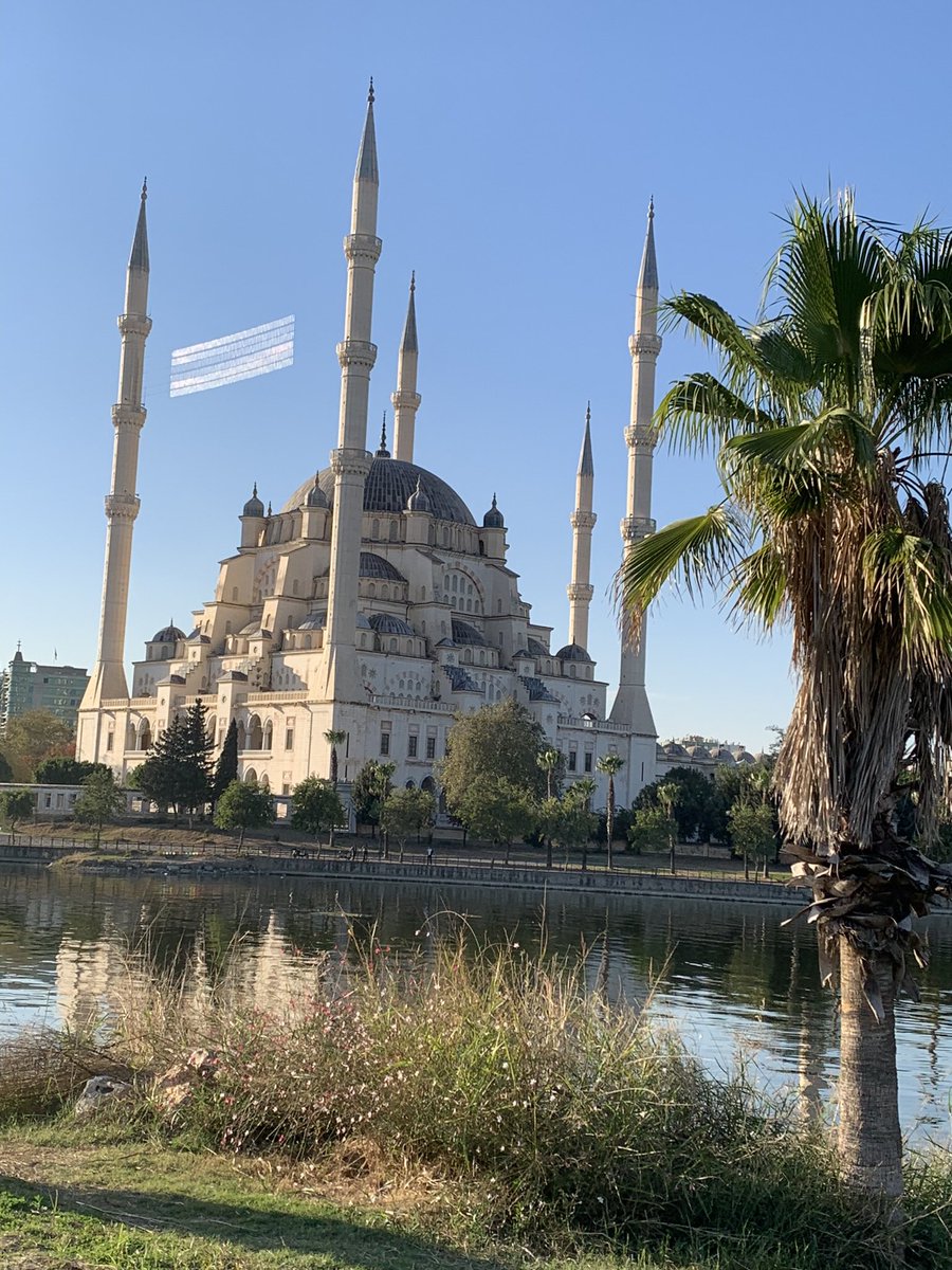 Kadir Gecesi; affın, rahmetin ve bereketin yeryüzüne indiği mübarek bir gecedir.
Bu kutlu gecede edilen tüm duaların kabul olması, gönüllerin huzurla dolması dileğiyle…

Rabbim; kalplerimize umut, hanelerimize bereket, hayatımıza sağlık ve huzur nasip etsin.