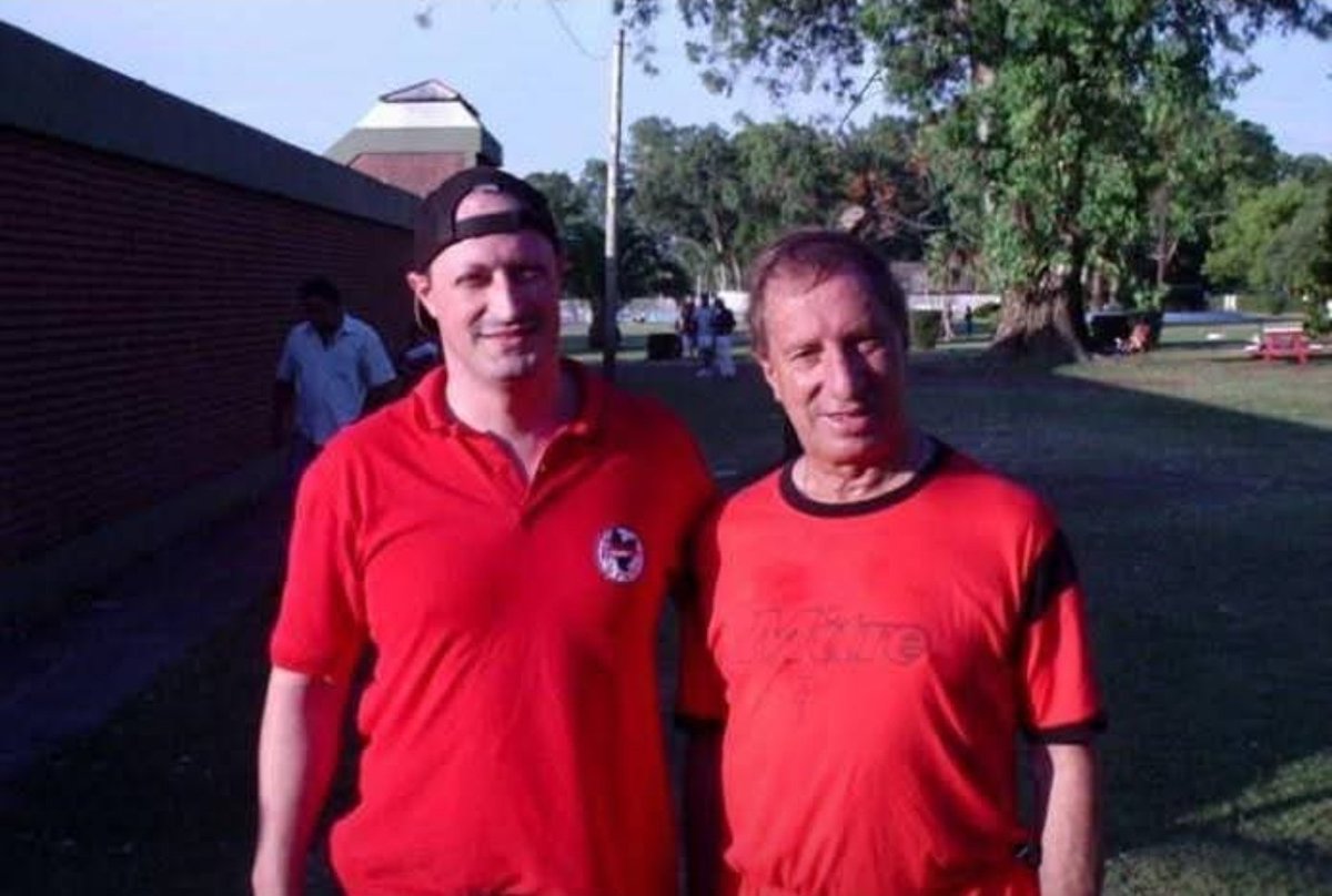 El hombre que tomo el legado de Don Osvaldo y lo bonró, el que teniendo todo el contexto del Futbol Argentino en contra logro ser CAMPEON DEL MUNDO en Mexico 86, el que con su humildad y trabajo marcó un cambio en el futbol mundial, hoy cumple 88 años.
¡FELIZ CUMPLE NARIGON!
🇦🇹🇦🇷