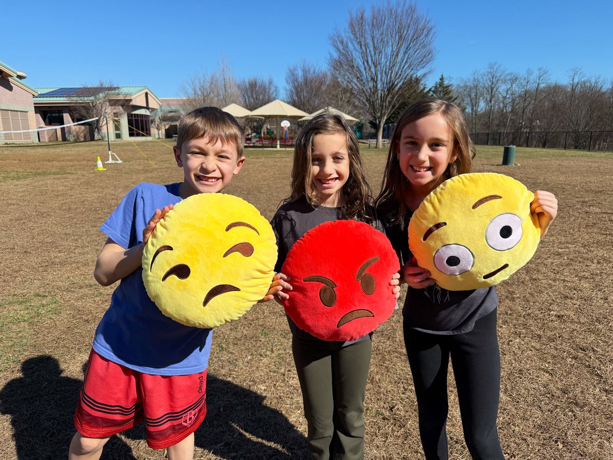 Mrs. Spock (Lowes) tweet media