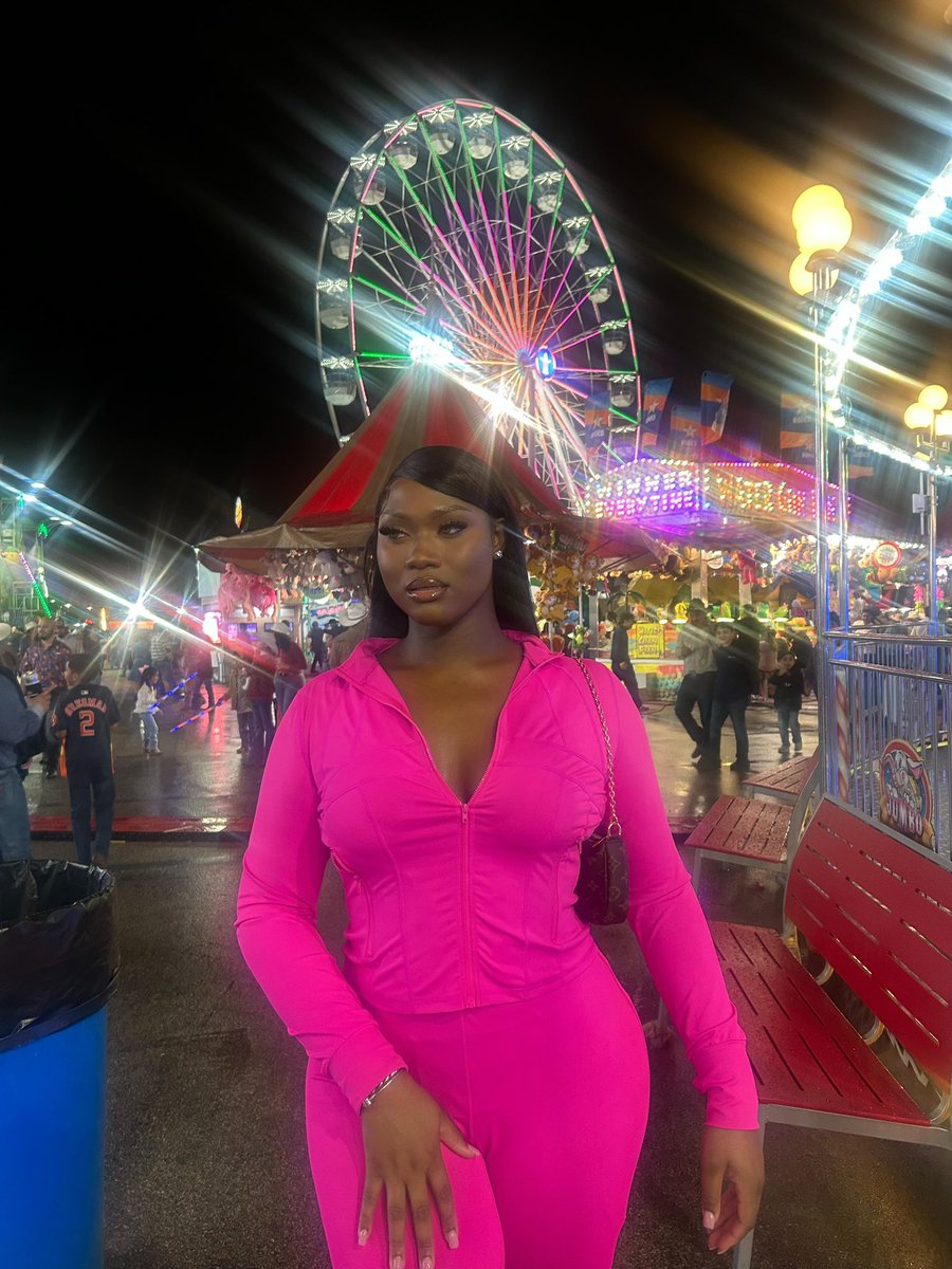 enochbrookss's tweet photo. ๐๐aller chercher ๐๐
โข
โข
โข
#houston #htx #prettyinpink #houstonspringbreak #rodeohouston https://t.co/6xFo0TwNU6