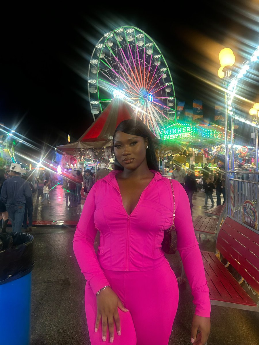 enochbrookss's tweet photo. ๐๐aller chercher ๐๐
โข
โข
โข
#houston #htx #prettyinpink #houstonspringbreak #rodeohouston https://t.co/6xFo0TwNU6