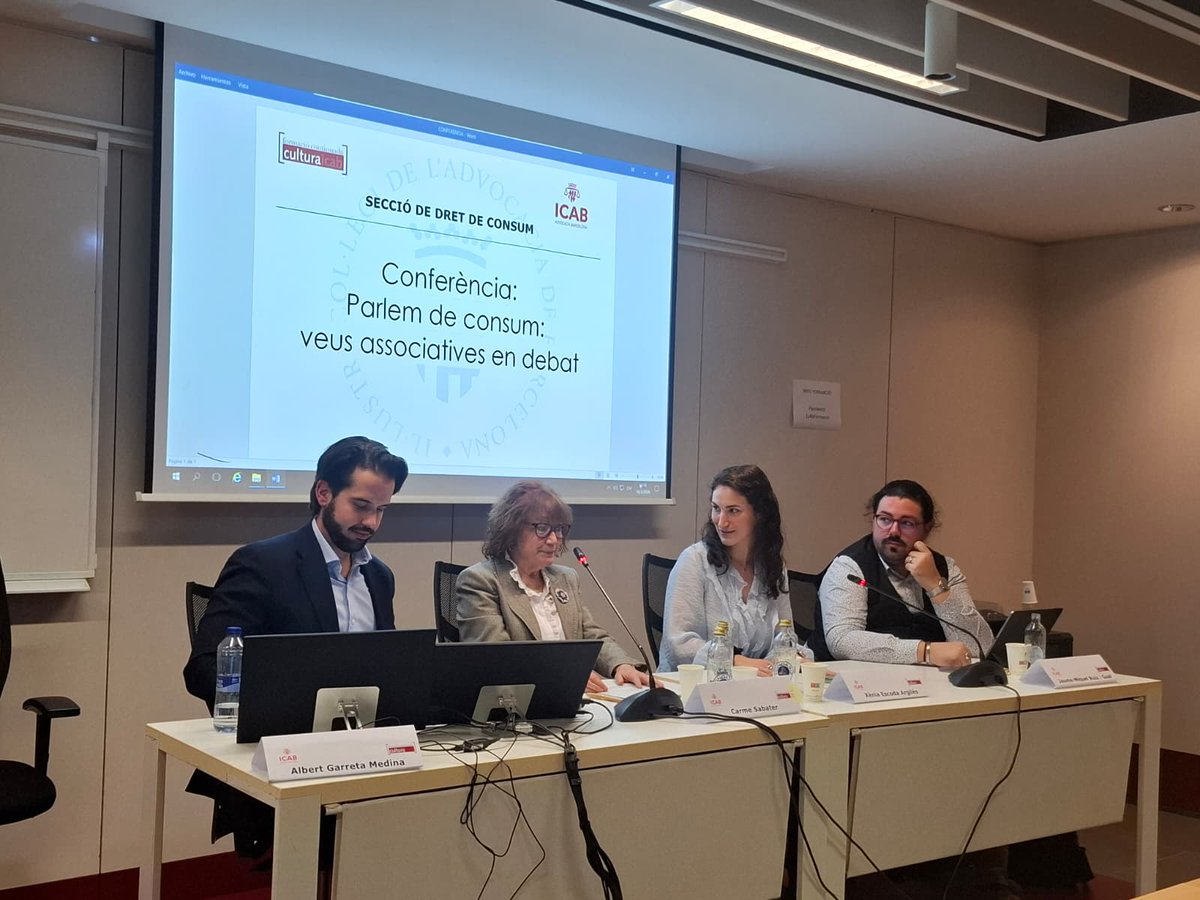 ICABarcelona's tweet photo. 🛒 Analitzem els reptes actuals del dret del consum en habitatge, intel·ligència artificial i salut en la jornada 'Parlem de consum: veus associatives en debat', amb la participació de @Sylvie56417153 i @AlbertGarretaM, presidenta i secretari de la Secció de Dret del Consum. https://t.co/B6viSfShgI