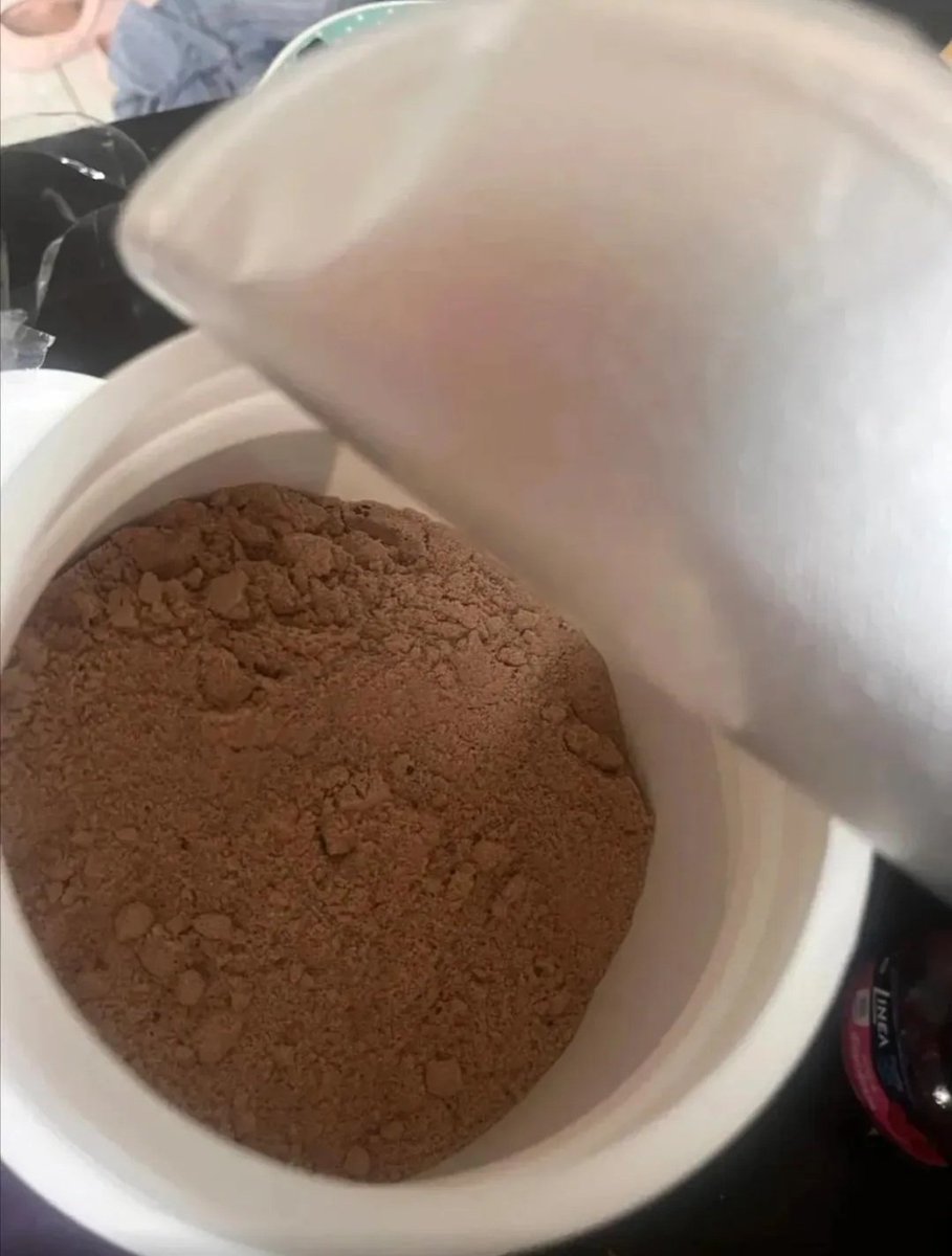na briga pelo melhor whey, esse aqui ganha de lavada por não ter sabor artificial e nem enjoativo, quem ainda não provou é louco!
