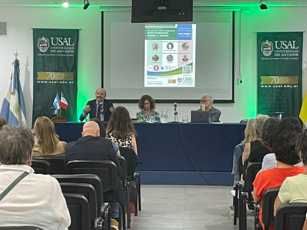 USALLenguas's tweet photo. 👉 Jornada del CUIA en Argentina «Italia-Argentina andata e ritorno»🇮🇹, el pasado 11/3, coorganizada con la asociación Dante Alighieri de Buenos Aires🔴.
📽Grabación: https://t.co/pMIXyUSZfP
#CUIA #Borges #lenguaycultura #italiano #traductoradosUSAL #LenguasModernasUSAL #USAL https://t.co/fkWW6SEX1D