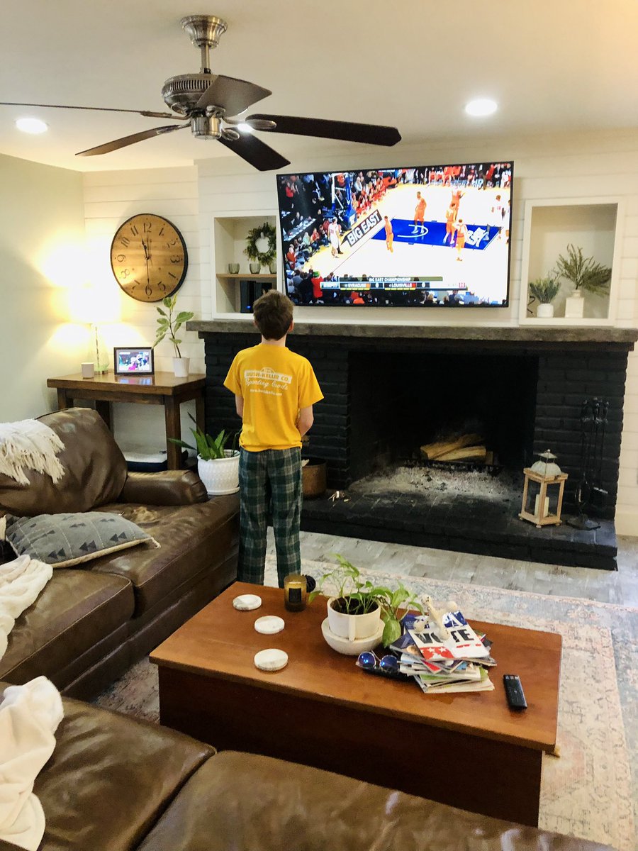 Cardswaynej's tweet photo. @lukeskywalka11 @PeypeySiva3 first day of spring break and getting ready for the NCAA tournament. My man is watching 2013 Big East Championship game vs Syracuse. #GoCards https://t.co/6TniG0XMYN