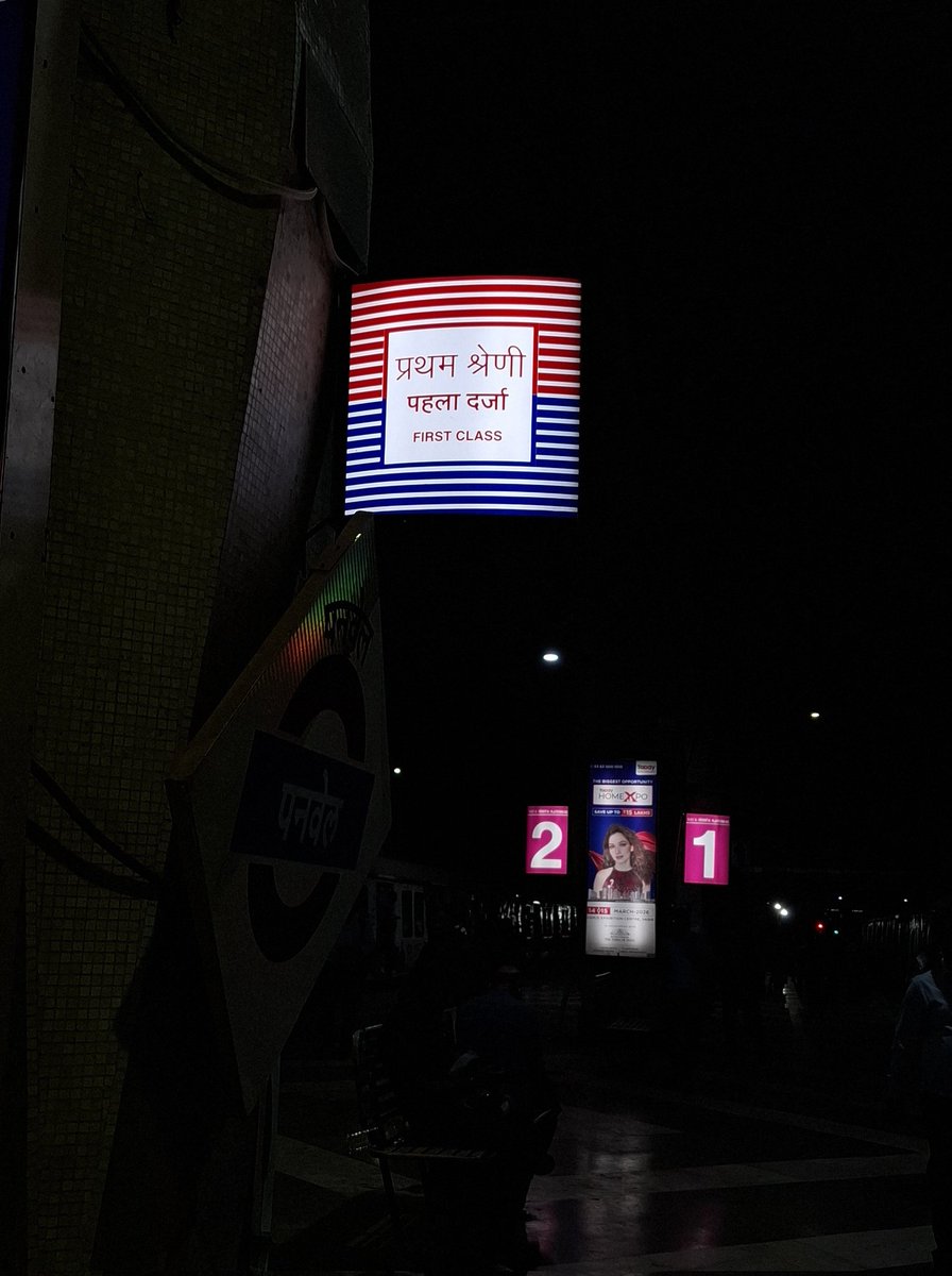 jvidyasagar's tweet image. As part of #Panvel station upgrade, new signboards are installed on suburban 3PFs. #IndianRailways