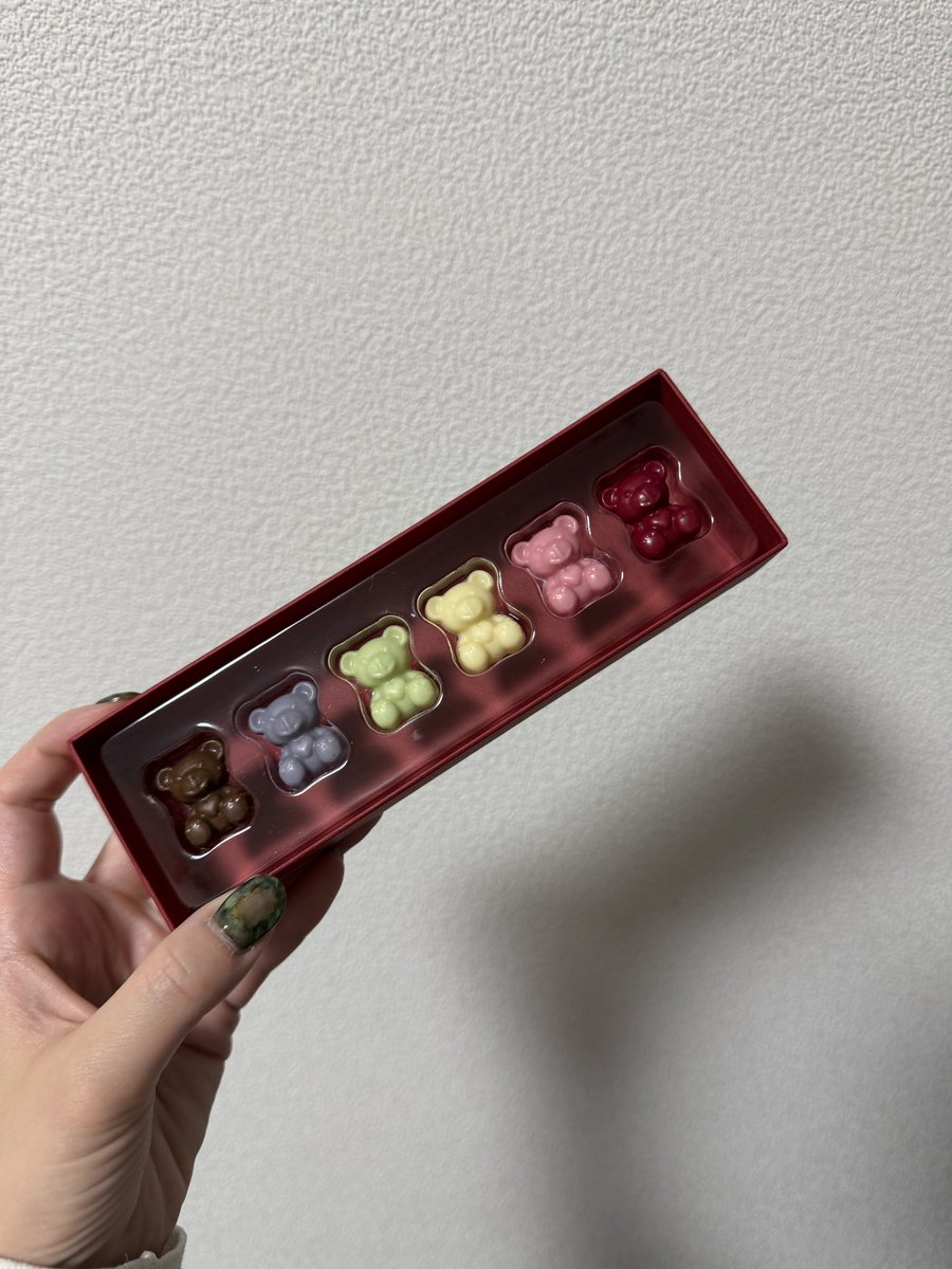 かっわいすぎて🩷🧡💙
ホワイトデー用に買ったくまちゃんチョコ🤩