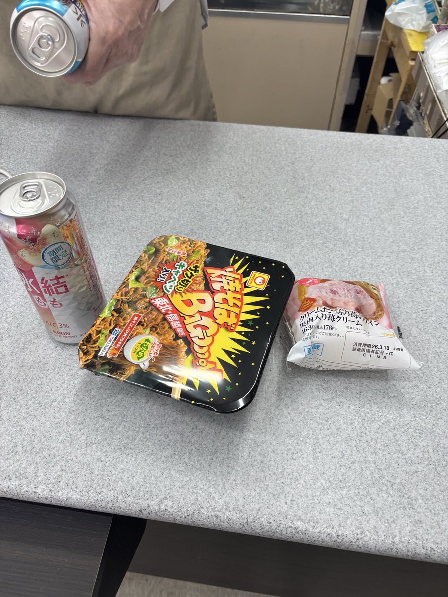 tonityu_'s tweet photo. pm0:04「部屋にはNetflixがある」

こーゆーのめちゃ幸せ。 https://t.co/ol4Np9qlBl