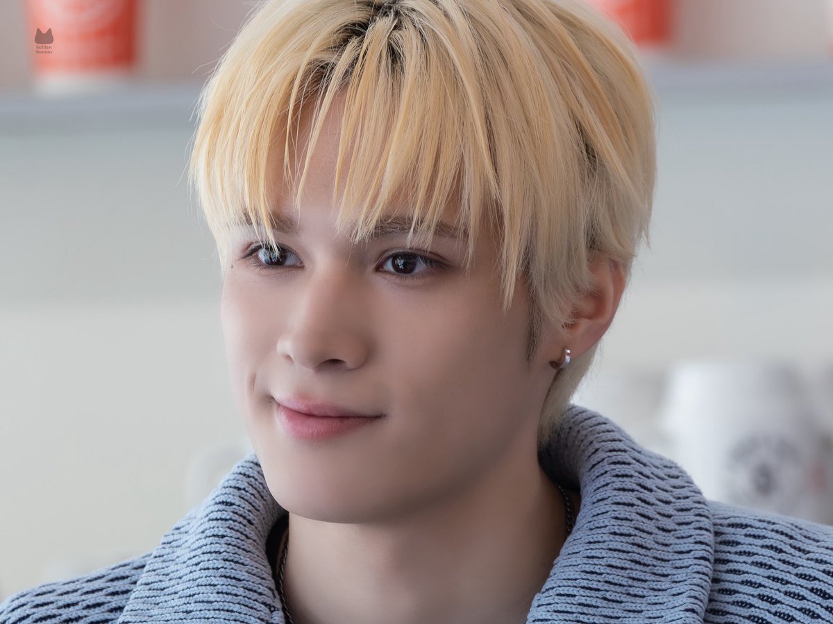 goldenseasons38's tweet photo. 260308 FEEL Release Event Cafe Event 

너무 잘생긴 카페 직원분☕️

#ONEPACT #원팩트 #ワンパクト
#제이창 #jaychang #ジェイチャン https://t.co/hNBBlfCse1
