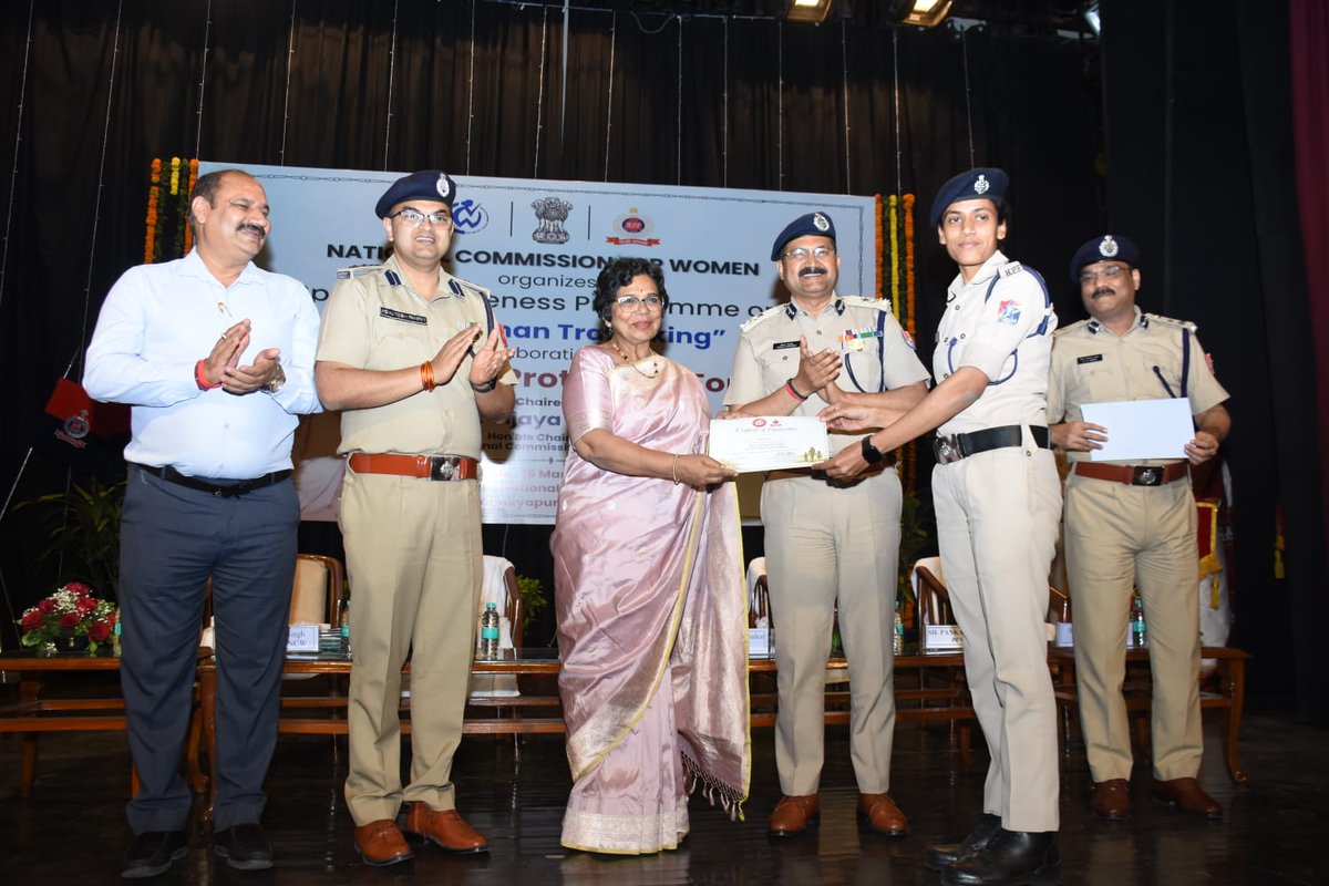 #RPF_NR in association with @ncwindia organized a Special Awareness Programme on Anti-Human Trafficking, where experts highlighted legal provisions, rescue mechanisms and challenges in tackling this crime.
#EndHumanTrafficking 
@rpf_india_official <a href="/RailMinIndia/">Ministry of Railways</a>
<a href="/RailwayNorthern/">Northern Railway</a>