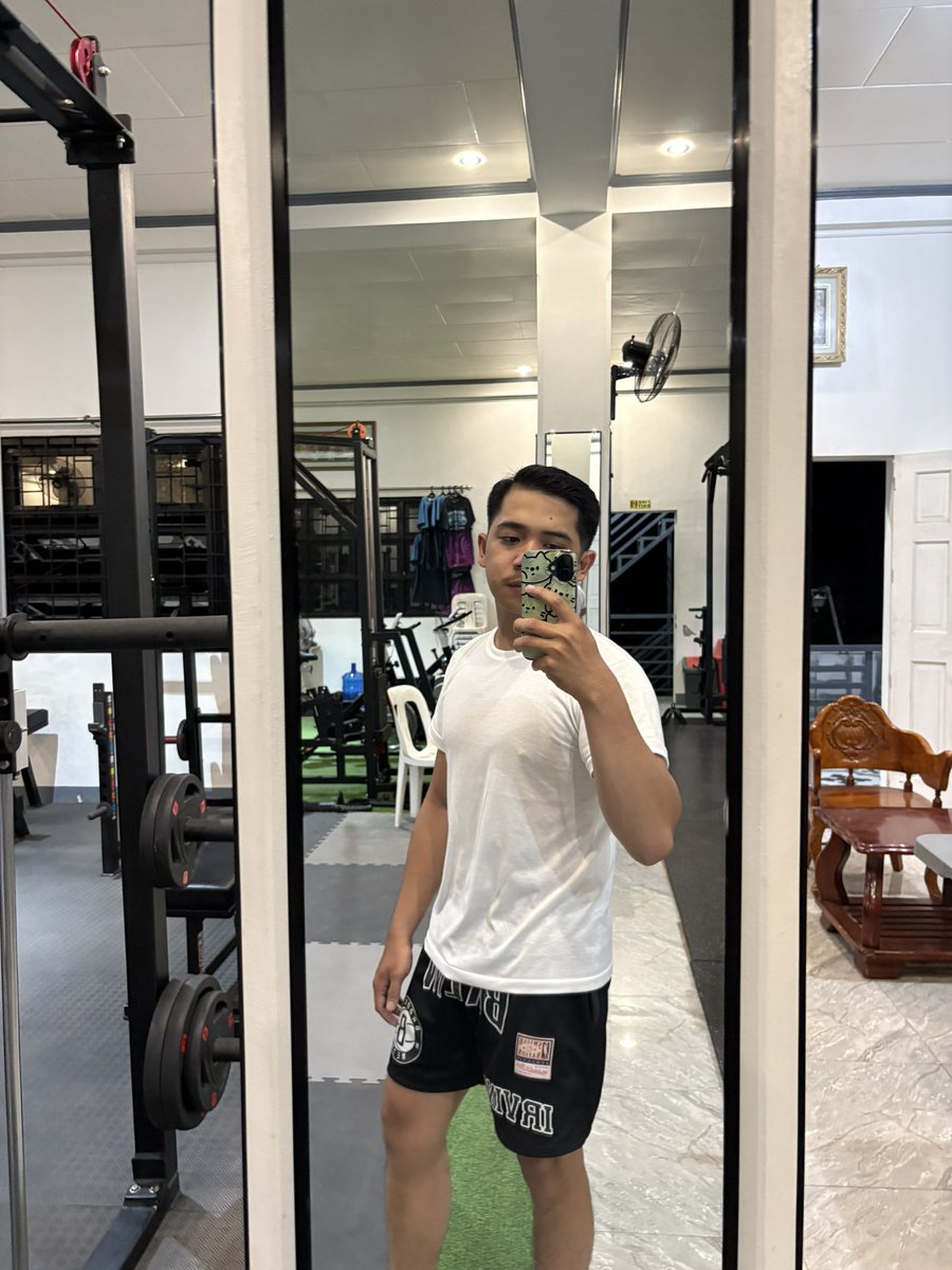 lawfro's tweet photo. Sure na? Wala talagang sasama saakin mag gym? https://t.co/0yxMBS9MWc