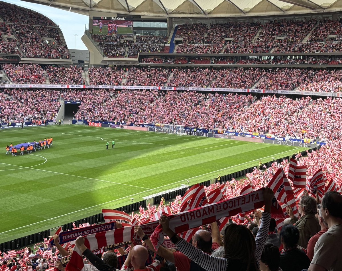 lavozdelatleti_'s tweet photo. ¡El fútbol es de los aficionados! https://t.co/2OMbEqAtho