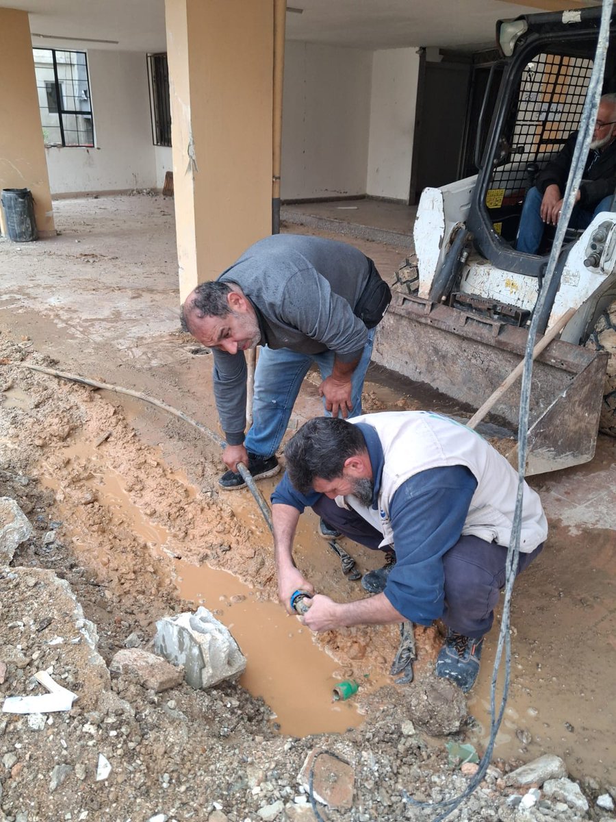 #مؤسسة_مياه_لبنان_الجنوبي | دائرة مياه #صيدا
فرق المؤسسة تنجز استحداث خط توزيع ومعالجة عدة اماكن تسرب مياه في تعمير #حارة_صيدا، وأمنت التغذية بالمياه للمشتركين.