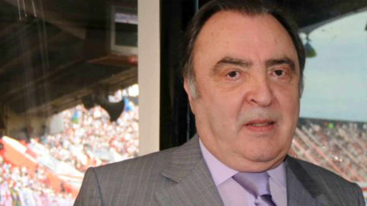 A los 78 años, falleció Marcelo Araujo. Narrador Argentino de los 80/90/2000 y quien formará equipo junto a Enrique Macaya Márquez, durante más de 20 años, en Futbol de Primera y transmisiones Deportivas. 

#MarceloAraujo #argentina #relator #narrador #narradordeportivo