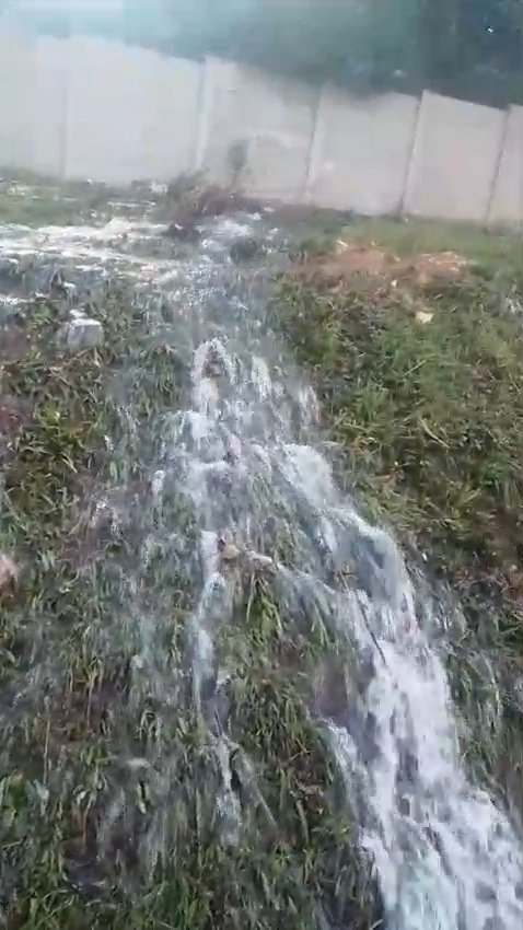 NellaVar's tweet photo. @JHBWater Good day there is a severe water burst on Winnie Mandela Drive, Bryanston. Between the Closest Corners of Hobart Rd &amp; Winnie &amp; Clonmore rd and Winnie Mandela. Going toward s N1. Please assist urgently. A lot of water being lost. Thank you JWAPP-40103202 https://t.co/D1DcV2JNID