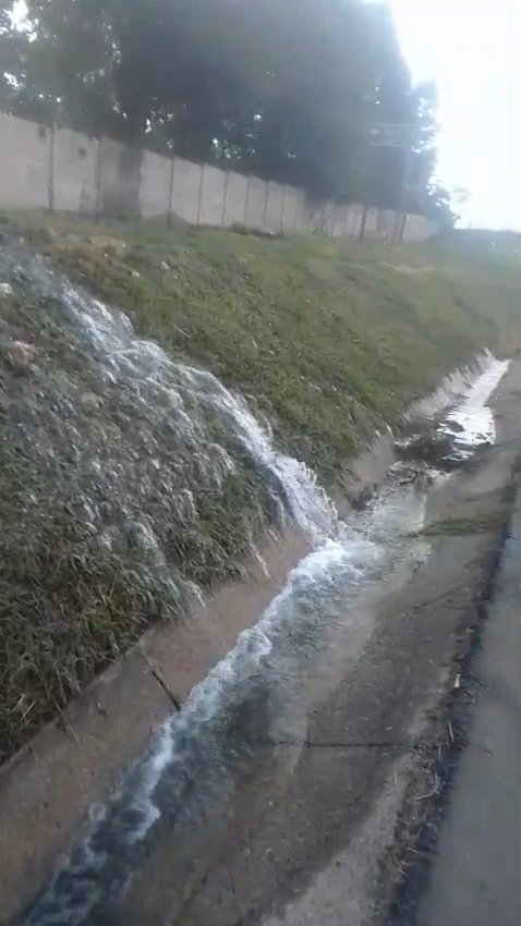 NellaVar's tweet photo. @JHBWater Good day there is a severe water burst on Winnie Mandela Drive, Bryanston. Between the Closest Corners of Hobart Rd &amp; Winnie &amp; Clonmore rd and Winnie Mandela. Going toward s N1. Please assist urgently. A lot of water being lost. Thank you JWAPP-40103202 https://t.co/D1DcV2JNID