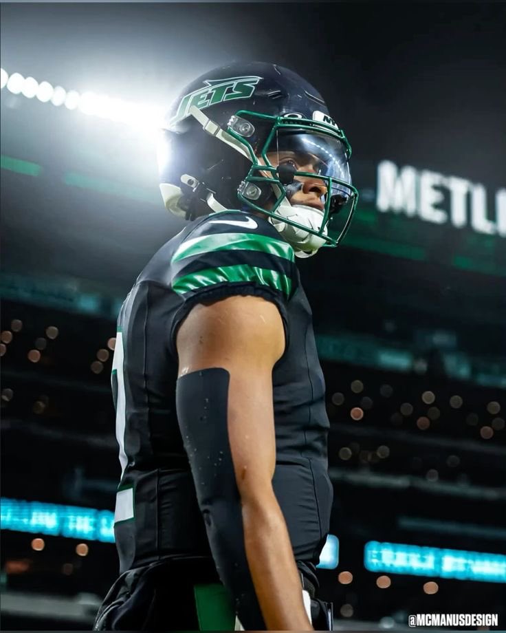 HitStickHicks's tweet photo. Welcome to Kansas City Justin Fields ‼️‼️ https://t.co/yNhaTgcQss