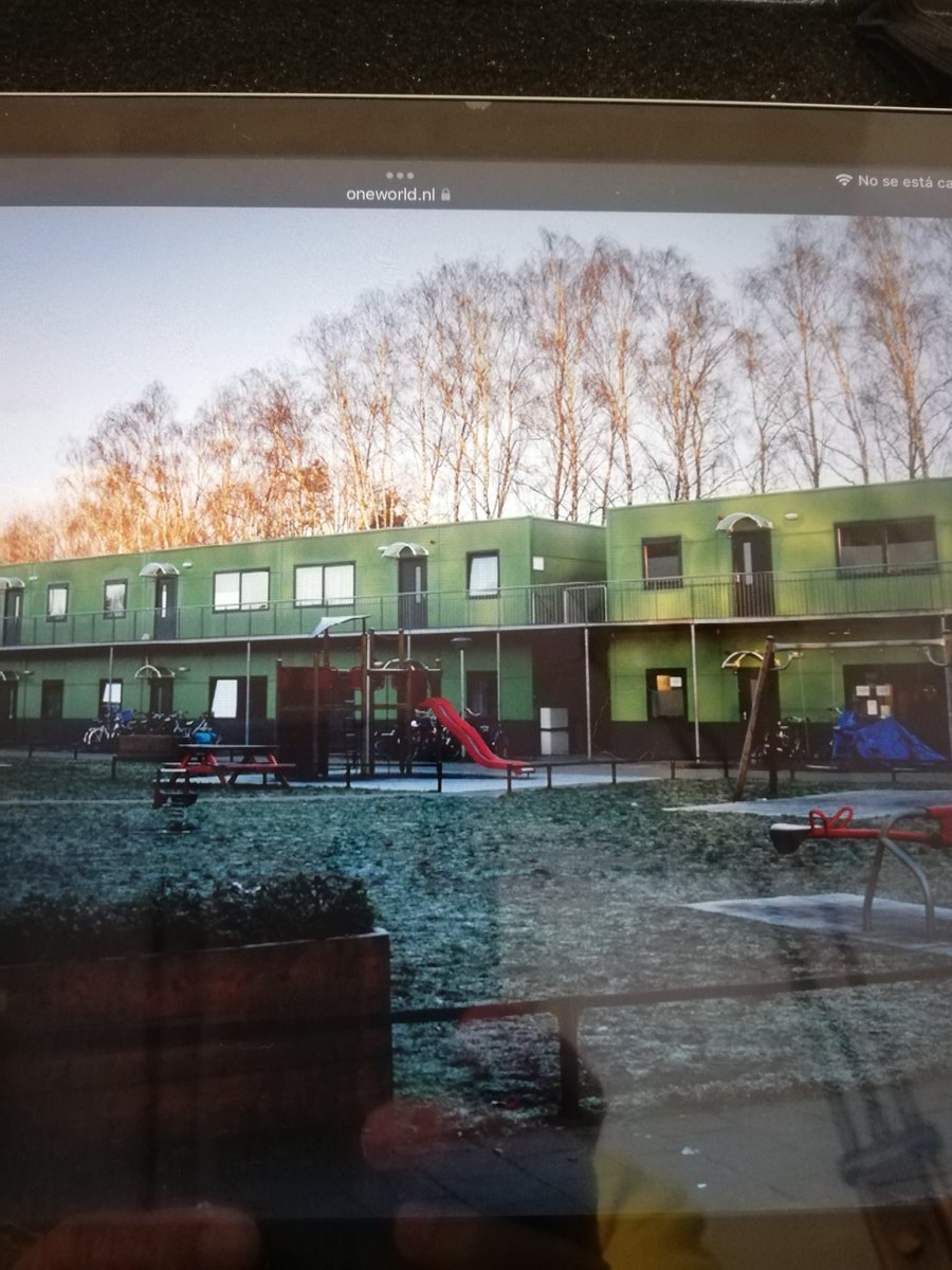 Rodrigo97478058's tweet photo. Algunos centros de refugiados solicitantes de asilo en holanda, en espera de respuesta que puede durar hasta 5 años. La gente no puede trabajar, se le da una pequeña ayuda. No pagan consumos básicos. https://t.co/Lg5whpGNlj