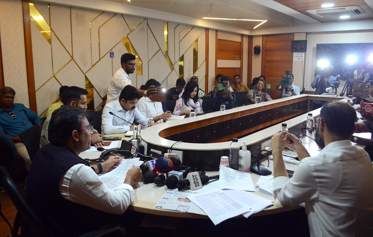 CEOWestBengal's tweet image. Glimpses of the Press conference conducting by DM &amp;amp; DEO South 24 Parganas regarding the announcement of the General Election to the #WBLA -2026 today at South 24 Parganas district, West Bengal.
#WestBengalElections2026 
#PressConference
@ECISVEEP @SpokespersonECI @PIBKolkata