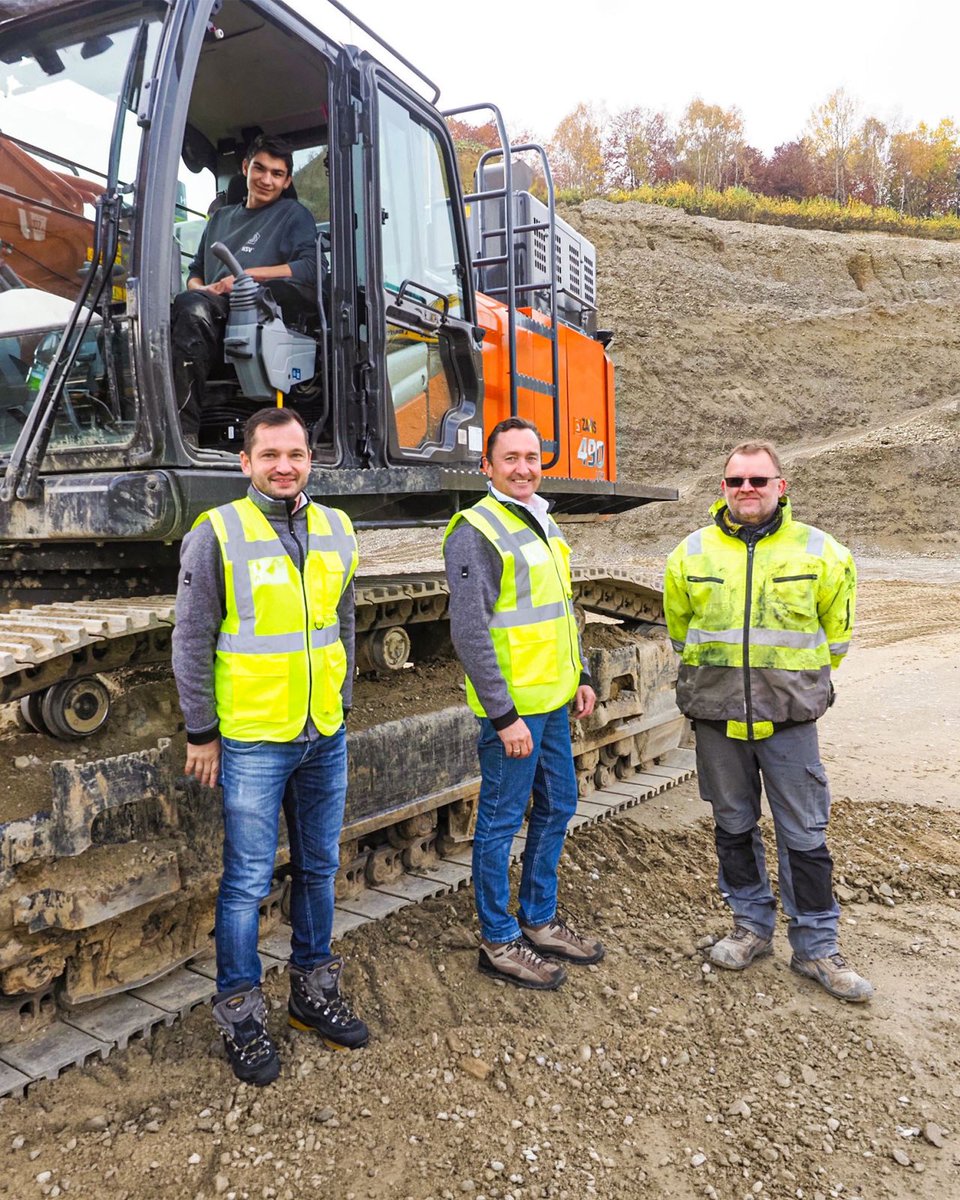 Hitachi Construction tweet media