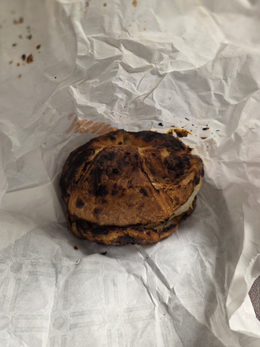 elMauri197's tweet photo. @dunkindonuts what is this? I never requested extra toasty! https://t.co/P1XsZtauHp