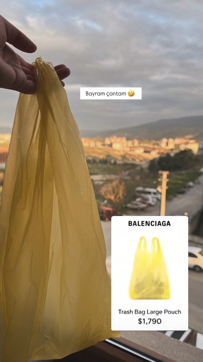 gonulturann's tweet photo. Balenciaga çantam ve ben bayrama hazırız 🤩 https://t.co/qhhWNSqE93