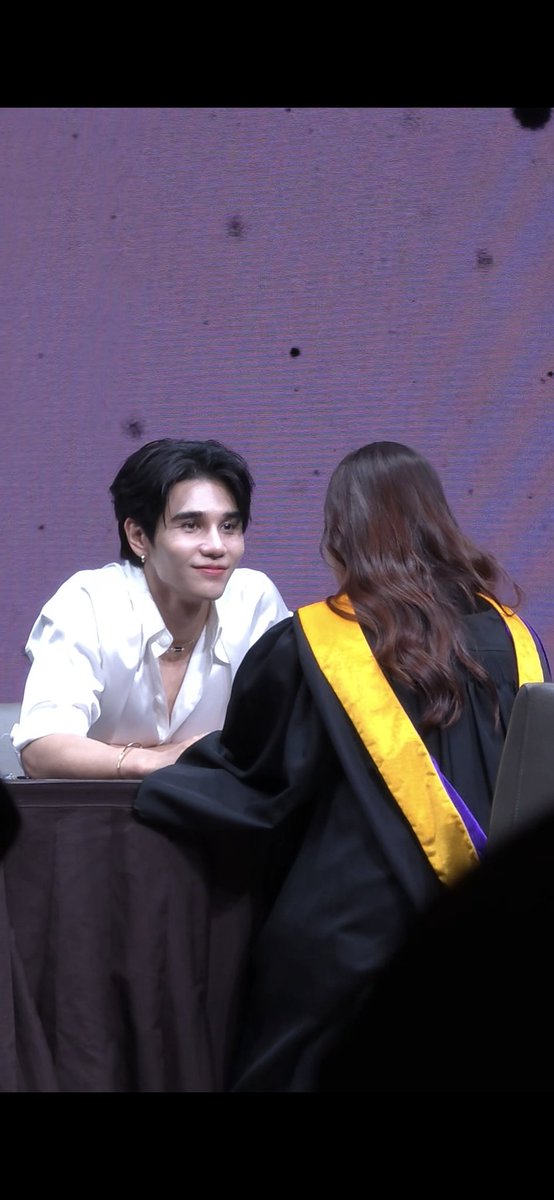 ไม่ได้เตรียมอะไรเลย เห็นหน้าพี่เจฟแล้วพูดได้แค่ว่า " มีพี่มันง่ายขึ้นเยอะเลย " 🤍

#JeffSaturReturnsToSaturnBirthdayFanSign
#JeffSatur