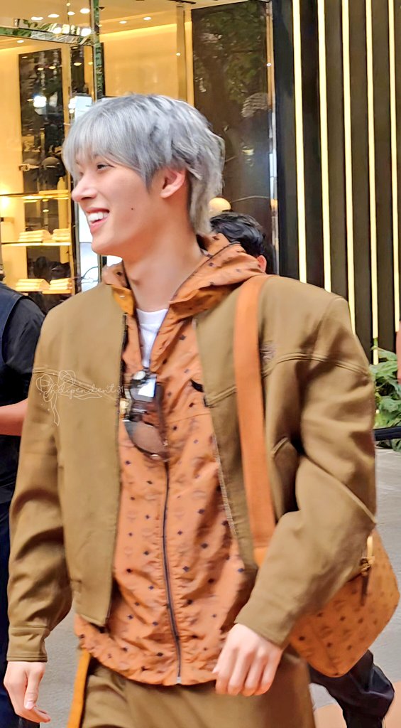 สื่อใช้คำว่า "ภายในงานได้รับเกียรติจากศิลปินระดับโลก MINGI จากวง ATEEZ มาร่วมเฉลิมฉลองในฐานะแขกพิเศษ" จากวันที่ฉันเข้าด้อมมาบอกใครว่าชอบ ATEEZ แล้วไม่มีใครรู้จัก สู่วงที่ใช้คำว่าศิลปินระดับโลกในวันนี้ ความพยายามไม่เคยทรยศใครจริงๆ น้ามตาาาา 😭

#MCMTHxMingi #ATEEZ #MINGI