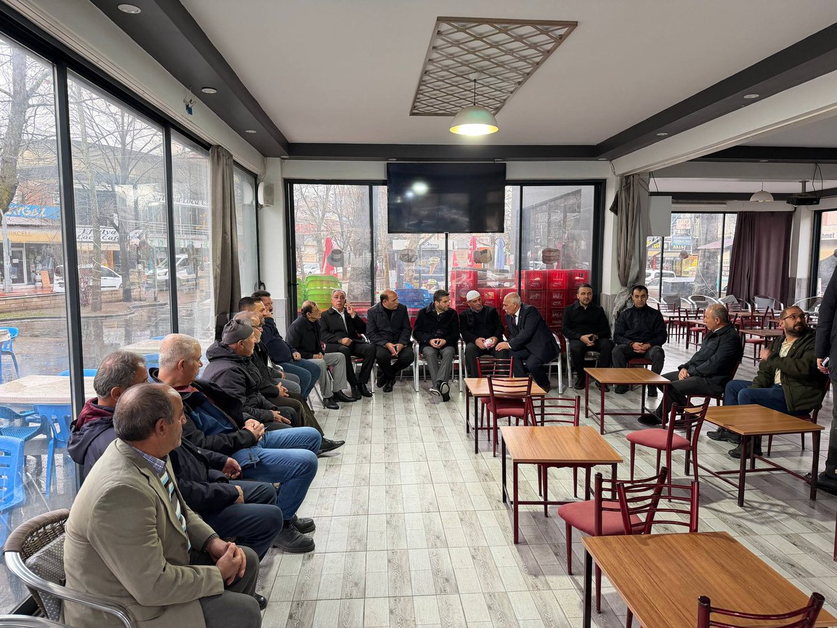 mahmutnazirli's tweet photo. Karakoçan’da kıymetli esnafımız ve hemşehrilerimizle bir araya gelerek hasbihal ettik.
Alın teriyle çalışan, üretime ve şehrimizin ekonomisine katkı sağlayan esnafımızın taleplerini dinledik, gönül köprülerimizi daha da güçlendirdik.

Misafirperverlikleri ve samimi sohbetleri için tüm hemşehrilerimize teşekkür ediyorum.