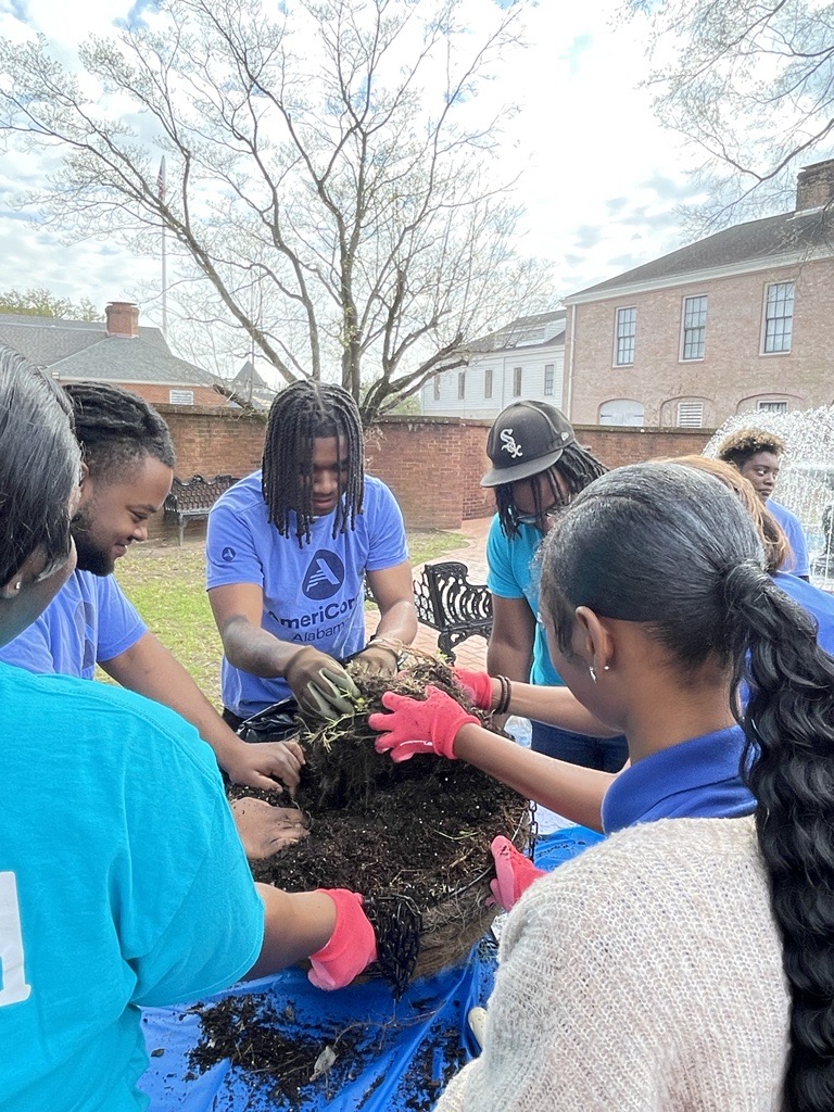 ServeAlabama's tweet photo. Last week was an amazing #AmeriCorpsWeek! Thank you to everyone who celebrated with us and acknowledged the incredible work our @AmeriCorps Volunteers do every day. #VolunteerAL #AmeriCorpsAL https://t.co/eDnqIkICsK