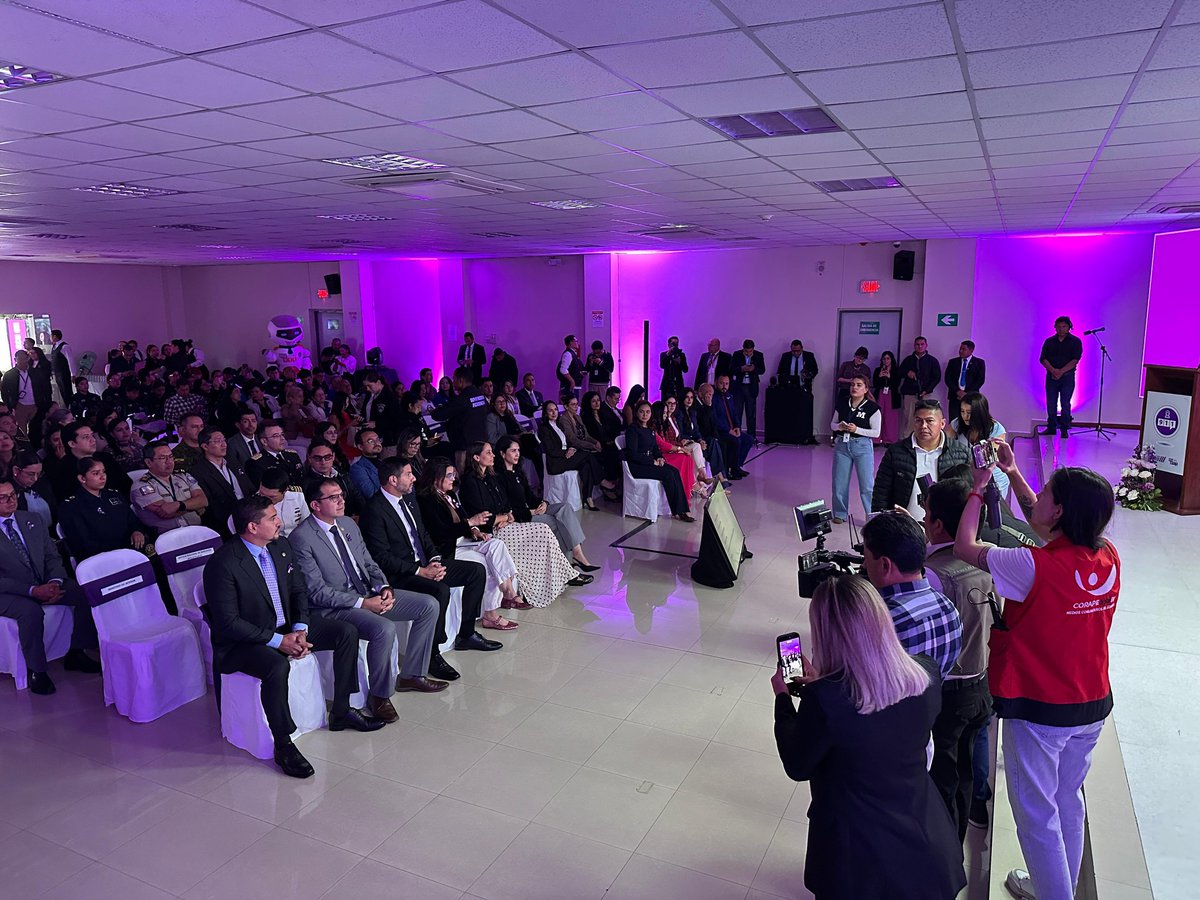 #Ahora | Sigue la transmisión en vivo de la presentación del #BotónVioletaECU911

El evento se desarrolla en las instalaciones del #ECU911
Enlace: bit.ly/46ZdqET

El Botón Violeta ECU911 salva vidas.