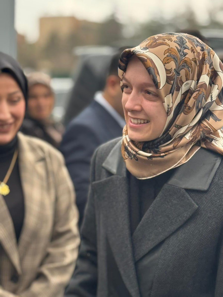 En genç Vekilimiz <a href="/ZehraNurAydemr/">Zehranur Aydemir</a> 
 gençliğin enerjisi Diyarbakır’da 😎
