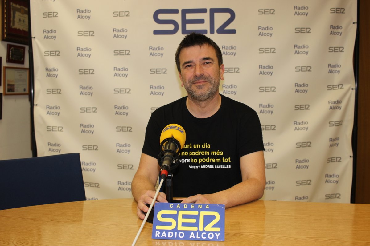 Diego Fernández en Històries d'Ací: “A finals del XIX, el jornal d’una família era insuficient per a pagar alimentació i lloguer”
cadenaser.com/comunitat-vale…