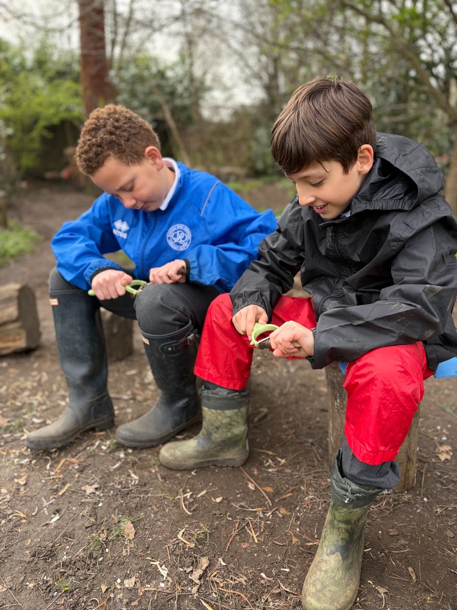 HurstParkSchool's tweet image. 📷A fantastic day of outdoor learning! From mastering whittling with potato peelers to make allotment plant markers, to climbing trees and testing our balance 📷. We even squeezed in some planting! #ForestSchool #OutdoorLearning #Year4 #NaturePlay @LEOforestschool @LEOacademies