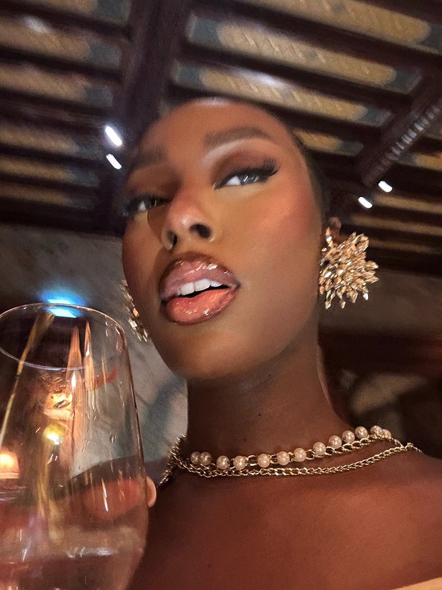 c’est trop.. j’ai envie de mettre dans mes yeux 🫩💛