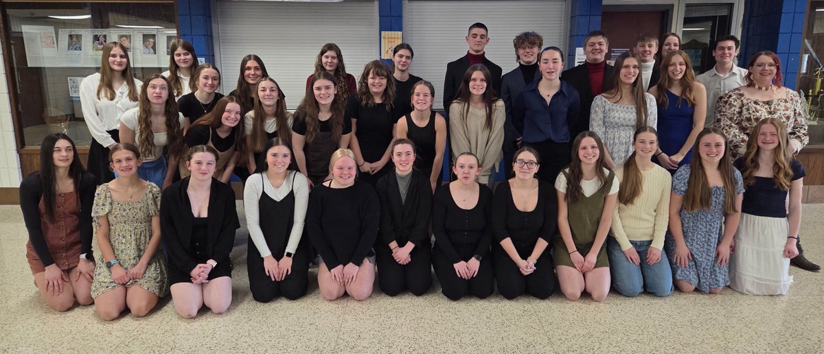 🎤✨ Congratulations to the 39 members of the #CameronComets Forensics Team who have advanced to the State Competition in Madison! 

We are proud of all of our Comets and wish them the best of luck at state! 🌟💙