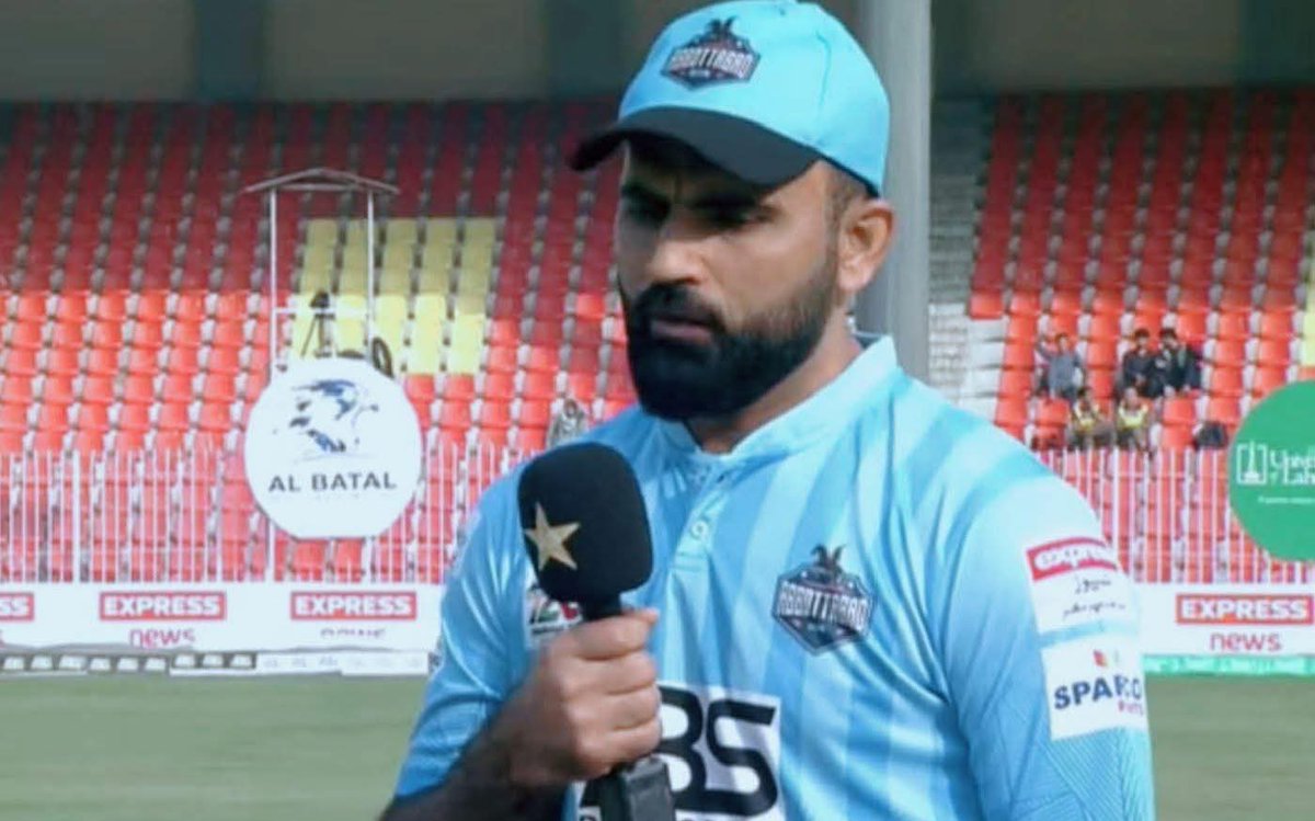 عاقب جاوید نے گزشتہ روز پریس کانفرنس میں دعویٰ کیا تھا کہ فخرزمان اور بابراعظم فٹ نہیں ہے اس وجہ سے بنگلہ دیش ٹور میں شامل نہیں کیے اور آج فخر نے نیشنل ٹی20 کپ میں ابیٹ آباد کی کپتانی کی سوال ہوا فخرسے اب آپ کی فٹنس کیسی ہے تو فخر زمان نے کہا میں ان فٹ کب ہوا ہوں آپ کے سامنے تو