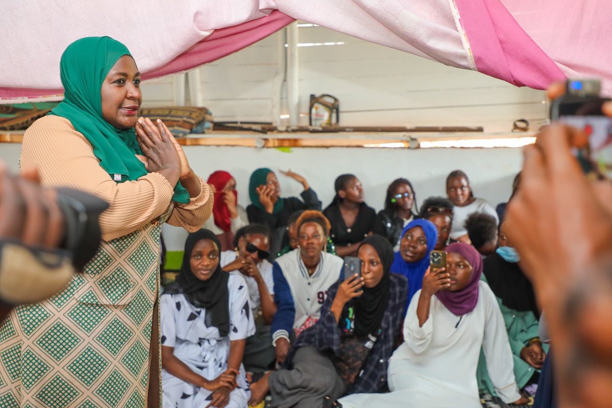 Bunae Bright tweet media