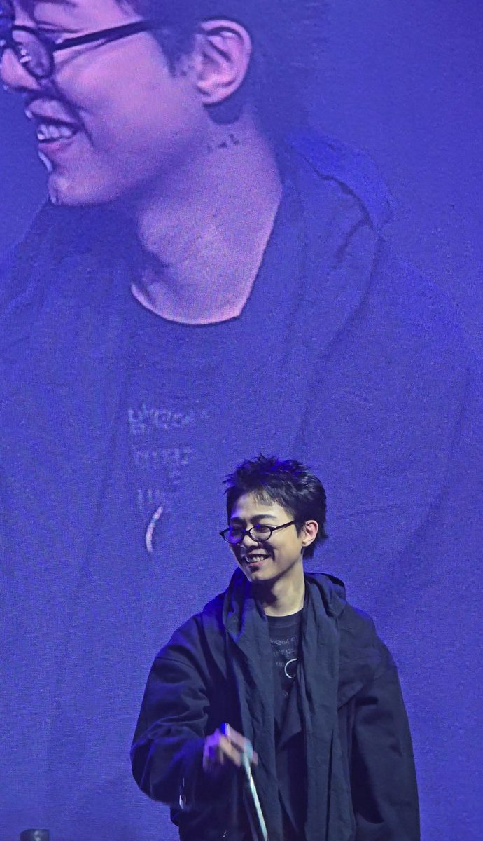 넌 날 변기위에서 울리고
넌 날 하루종일 굶기고
넌 날 시간뒤에 숨기고 있어
이건 너무 계획적인걸.,