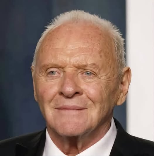 سألته مالذي تغير في حياتك ؟؟؟
====================
سألتُ صديقاً تجاوز السبعين و يقترب من الثمانين عمّا تغيّر فيه . فأرسل إلي ما يلي :
1 . بعد أن أحببتُ والديّ و إخوتي و زوجتي و أطفالي و أصدقائي … بدأتُ الآن أحبّ نفسي .
2 . أدركتُ أنني لستُ أطلساً ، فالعالم لا يرتكز على كتفي .
3