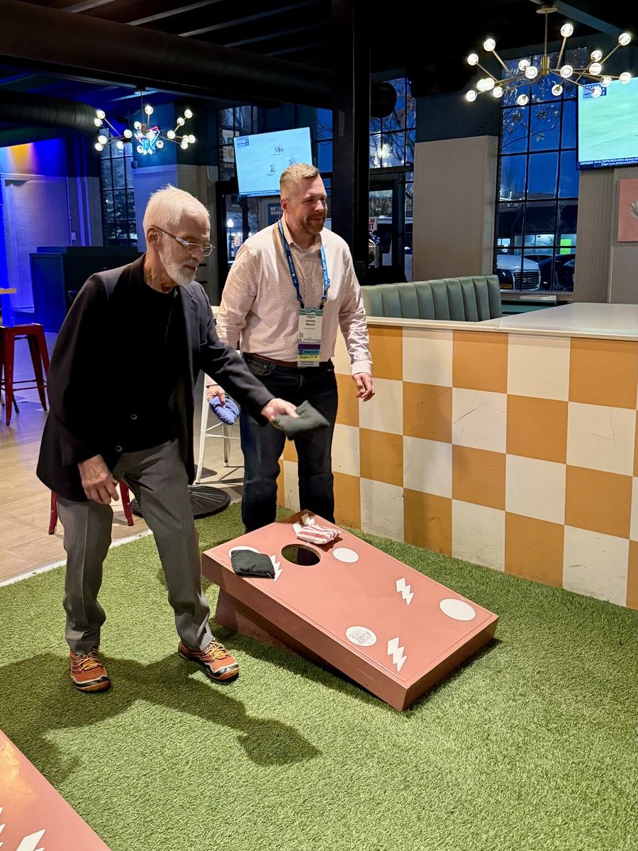 Edsights tweet media