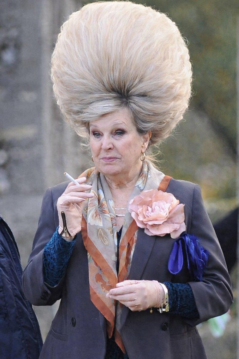 Sharon Watts’ Fluffy Cuffs tweet media