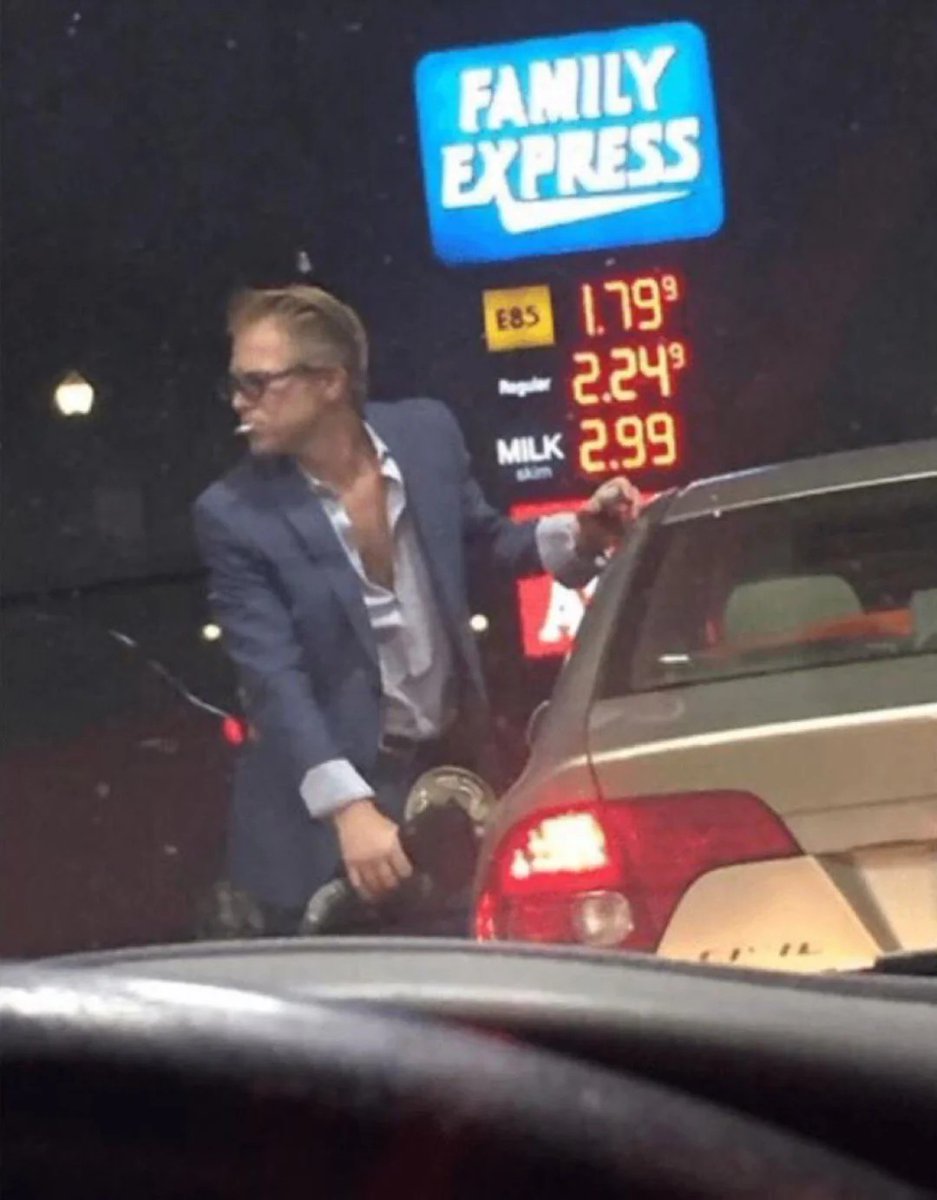 PanzerKirby's tweet image. Sunbathers could be anywhere