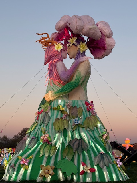 At the SeaLight Festival in Chattanooga (big Chinese Lantern show) - you know I'm going to notice the romantic stuff! Hope everyone's week is starting out well. I'm back home and playing catch up. Crossing my fingers that I'll be able to start looking at my Bastion, Ren and Swan