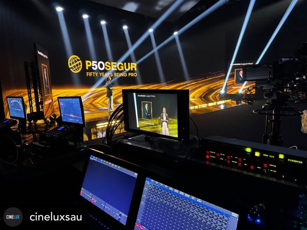 Robelighting's tweet photo. Designing an immersive and glamorous lighting design for a 50th Anniversary celebration which kept the distinct aesthetic of cinema at the forefront of the creative vision with Cinelux SAU & a rig using @Robelighting #MegaPointe & #Spiider luminaires plus #RoboSpot systems. https://t.co/MuEnACoDoJ